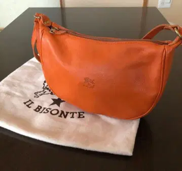 일비종떼 숄더백 초승달형