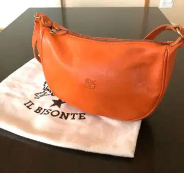 일비종떼 숄더백 초승달형