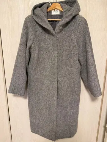 LOWRYS FARM 후드 부착 그레이 롱 코트