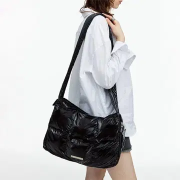 FALLET 네로 배지 패디드 백 다크 그레이 참 포함