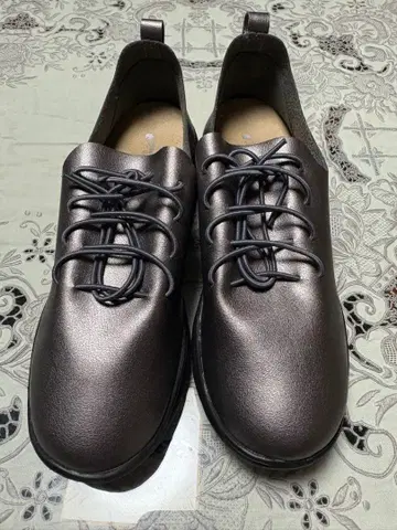 샵 채널 크랙 가죽 느낌 레이스업 슈즈 22.5cm