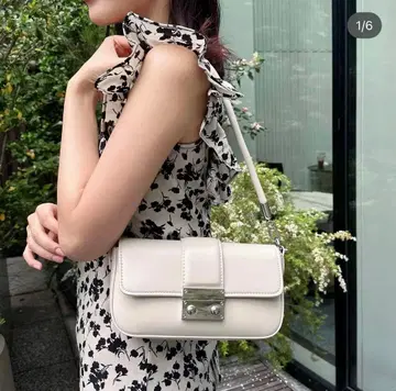 [ ANDOR ONLINE ] 레더 터치 버클 숄더백 화이트