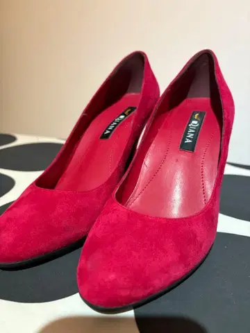 PINA 레드 스웨이드 펌프스 하이힐