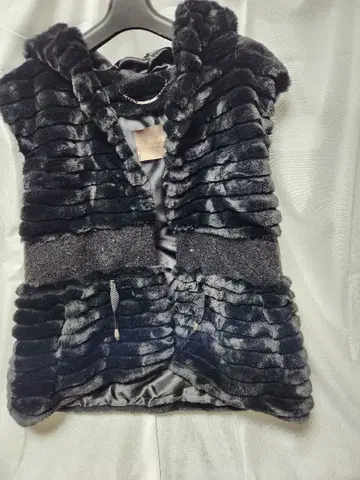 후드 부착 블랙 퍼 베스트