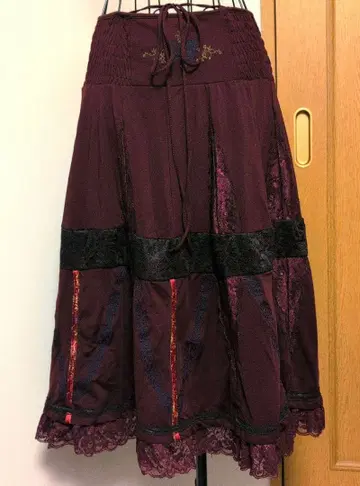 OZZONEST 버건디 플레어 스커트 레이스 트리밍