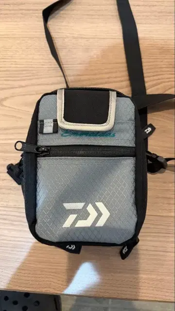 다이와 택티컬 랑간 슬림백 에메랄다스