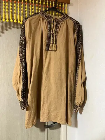 츠하루 바이 사만사 모스모스 린넨 크로스 스티치 자수 튜닉 베이지