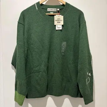 유니클로 아냐 프리미엄 라무 크루넥 스웨터 미사용 새상품