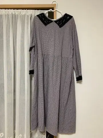 레이스 달린 옷깃의 코튼 긴팔 원피스 M