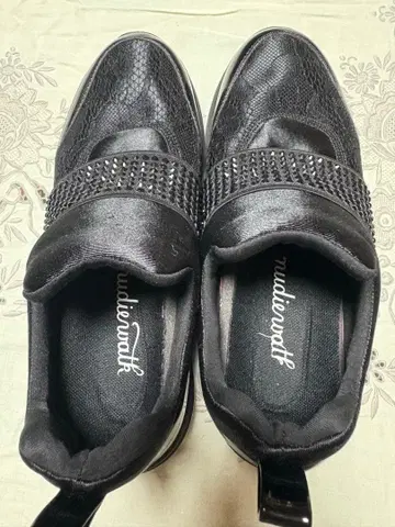 누디 워크 스니커즈 스트레치 비쥬 밴딩 블랙 23