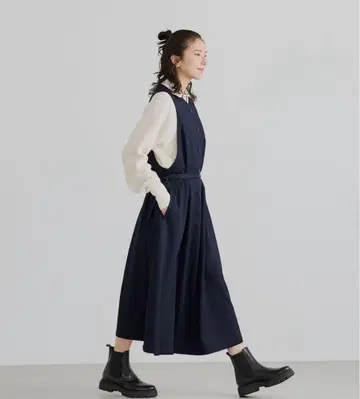 고급스럽게 완성되는 오버롤 스커트 (벨트 포함) 다크 네이비