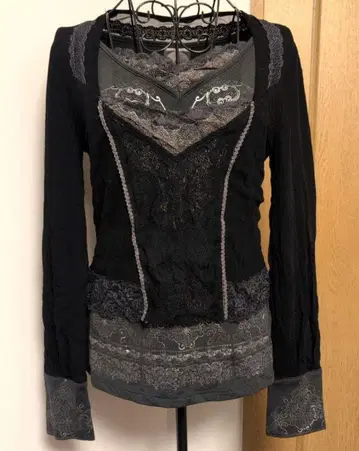 OZZANGELO 레이스와 자수의 티셔츠