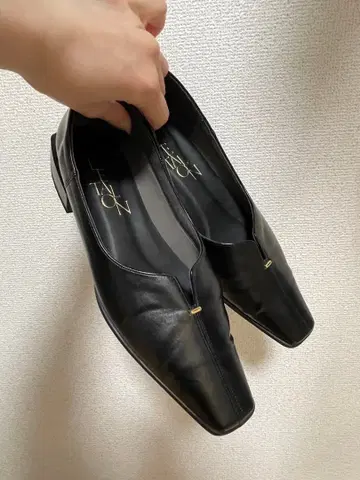 LE TALON 블랙 펌프스 스퀘어토