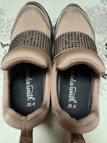 누디 워크 스니커즈 스트레치 비쥬 밴딩 23cm 모카 브라운