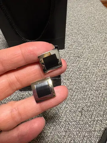 블랙 스퀘어 커프스