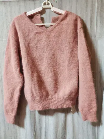핑크 V넥 스웨터 M 사이즈