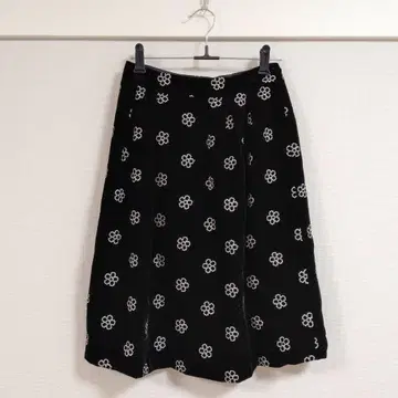 [ 택 포함 새상품 ] 엠즈 그레이시 벨벳 스커트 꽃무늬 자수 블랙 36