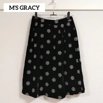 [ 택 포함 새상품 ] 엠즈 그레이시 벨벳 스커트 꽃무늬 자수 블랙 36