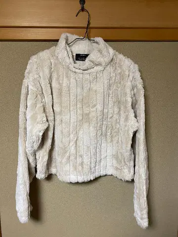 플리스 크롭 스웨터 크림색