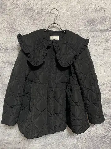 핏모어 빅 칼라 퀼팅 페플럼 코트