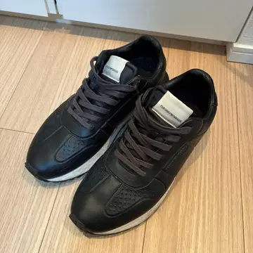 EMPORIO ARMANI 블랙 스니커즈