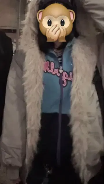 [ 착용 사진 있음 ] 퍼 달린 그레이 다운 자켓 아우터 y2k