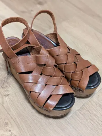 D'knot 천연 가죽 뜨개질 통굽 샌들