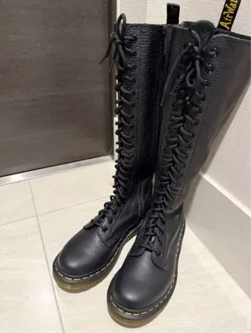 [ 미사용품 ] 닥터마틴 1B60 20홀 23cm