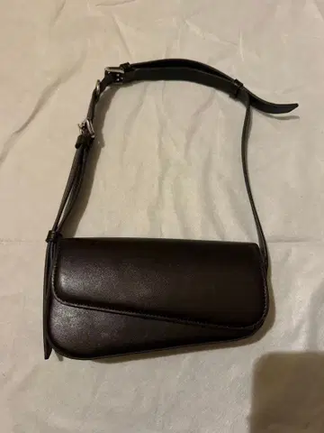 다크 브라운 가죽 핸드백