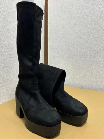 블랙 스웨이드 플랫폼 롱 부츠