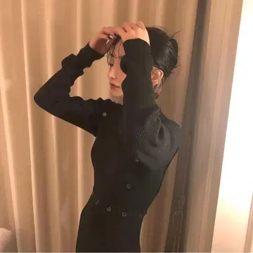 melt the lady 바이컬러 버튼 오픈 니트 원피스