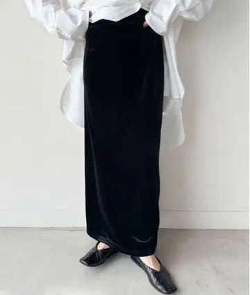 블랙 벨벳 타이트 스커트