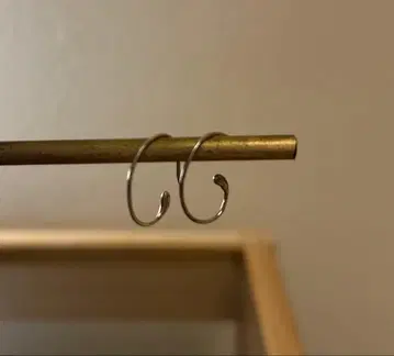 요건 레일 링 귀걸이 실버