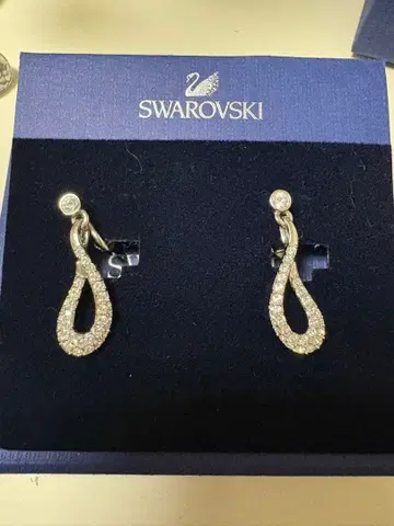 스와로브스키 드롭형 귀찌 스와로브스키