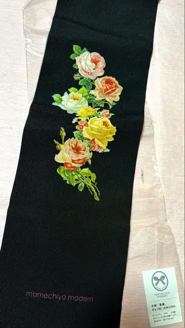 마메치요 모던 장식용 깃 블랙 장미 폴리에스테르