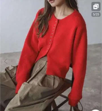 봉쥬르 사간 슬릿 헤매 페더 가디건 빨간색 은색 버튼