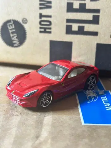 핫휠 Ferrari F12 berlinetta