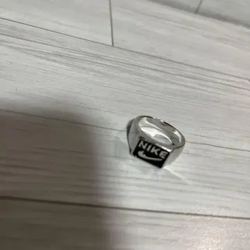 Nike 실버 로고 반지