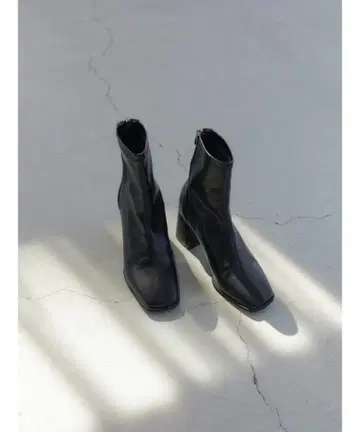 스퀘어 토 부츠 / amel