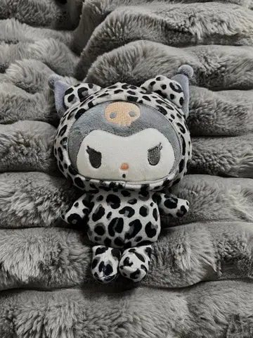 [ 즉시 완판 ] sanrio 쿠로미 레오파드 무늬 마스코트 참
