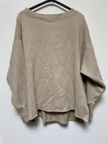 플라주 오프숄더 맨투맨