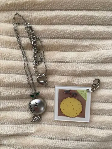 유즈 투어 굿즈 목걸이 키링