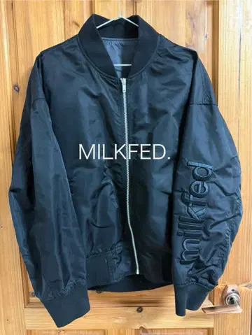 MILKFED. 블랙 MA-1 자켓