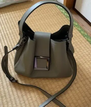 올리브 그린 플랩식 숄더백 2way