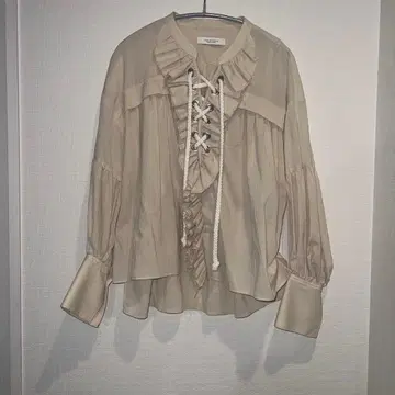 PUBLIC TOKYO 레이스업 프릴 블라우스