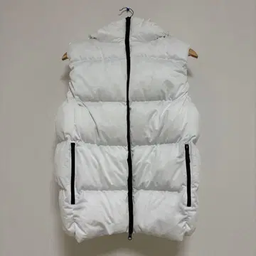 새상품급 화이트 후드 부착 다운 베스트 AZUL