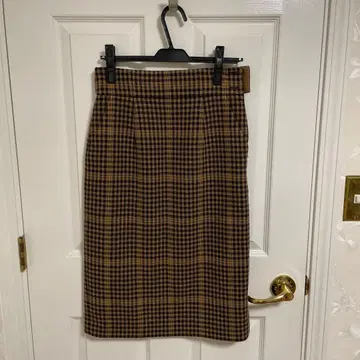 J & M Davidson 체크 무늬 타이트 스커트 10호