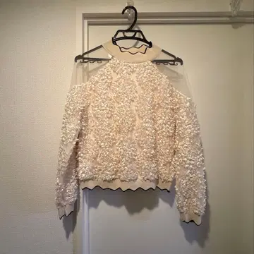 긴팔 상의 아이보리 프리 사이즈