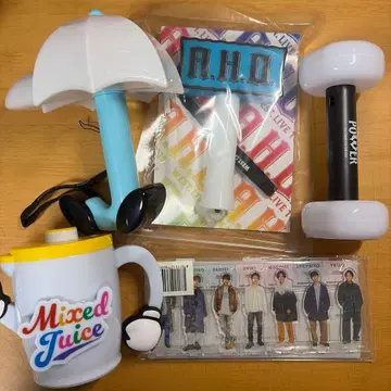 WEST 굿즈 세트 (응원봉, 아크릴 스탠드)