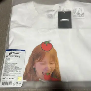 르세라핌 토마토 티셔츠 미야와키 사쿠라